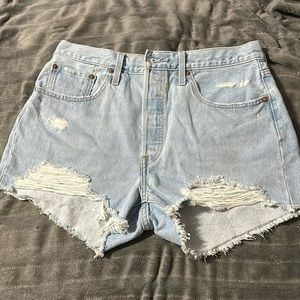 Distressed Levi’s 501 Jean shorts
